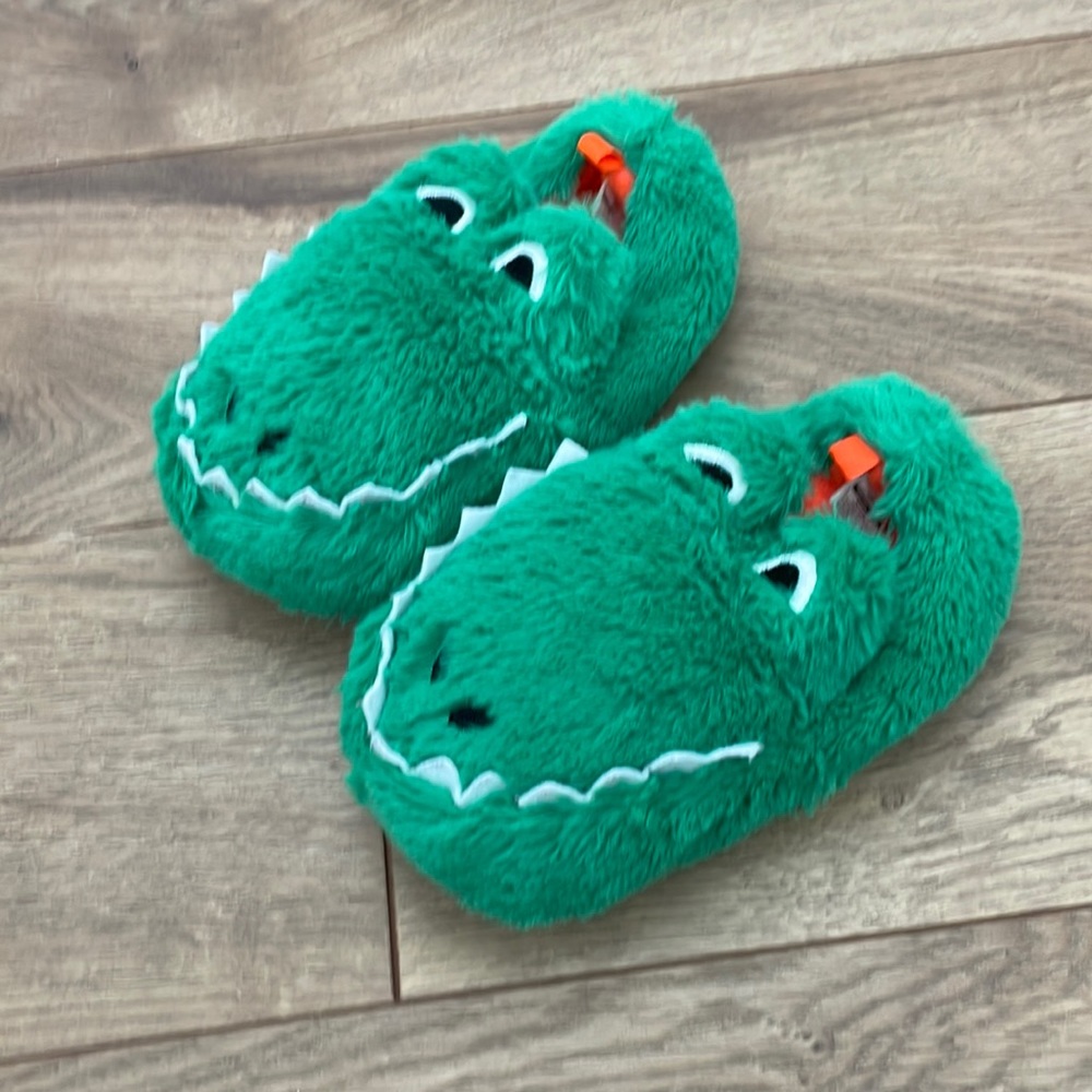 * 3/$10 * Cute pair of slippers